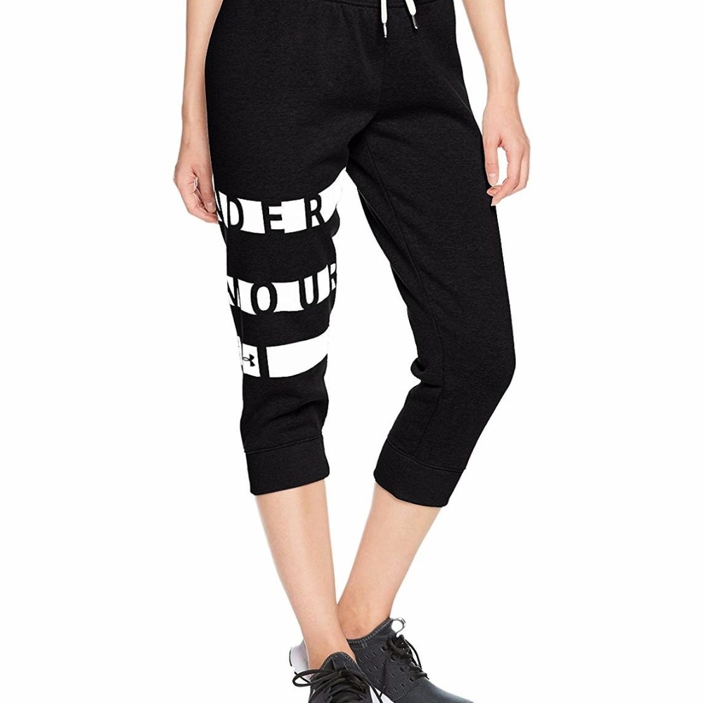 Under Armour Women's Favorite Fleece Graphic Capri